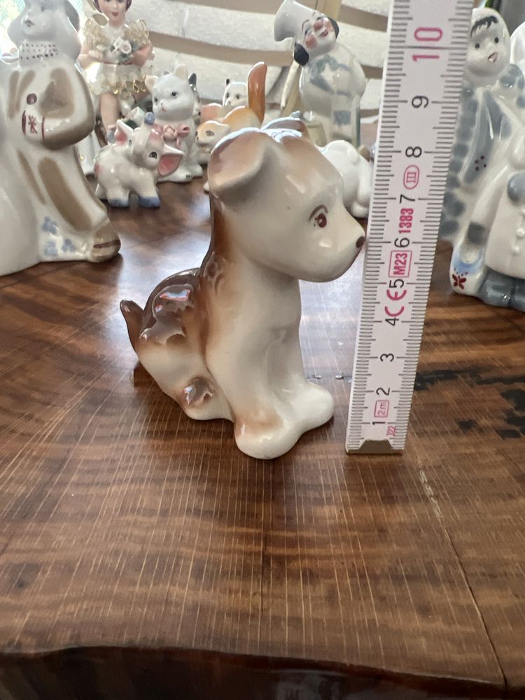 Figurka porcelanowa piesek sygnowana PRL