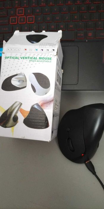 Myszka ergonomiczna bezprzewodowa łądować można kablem