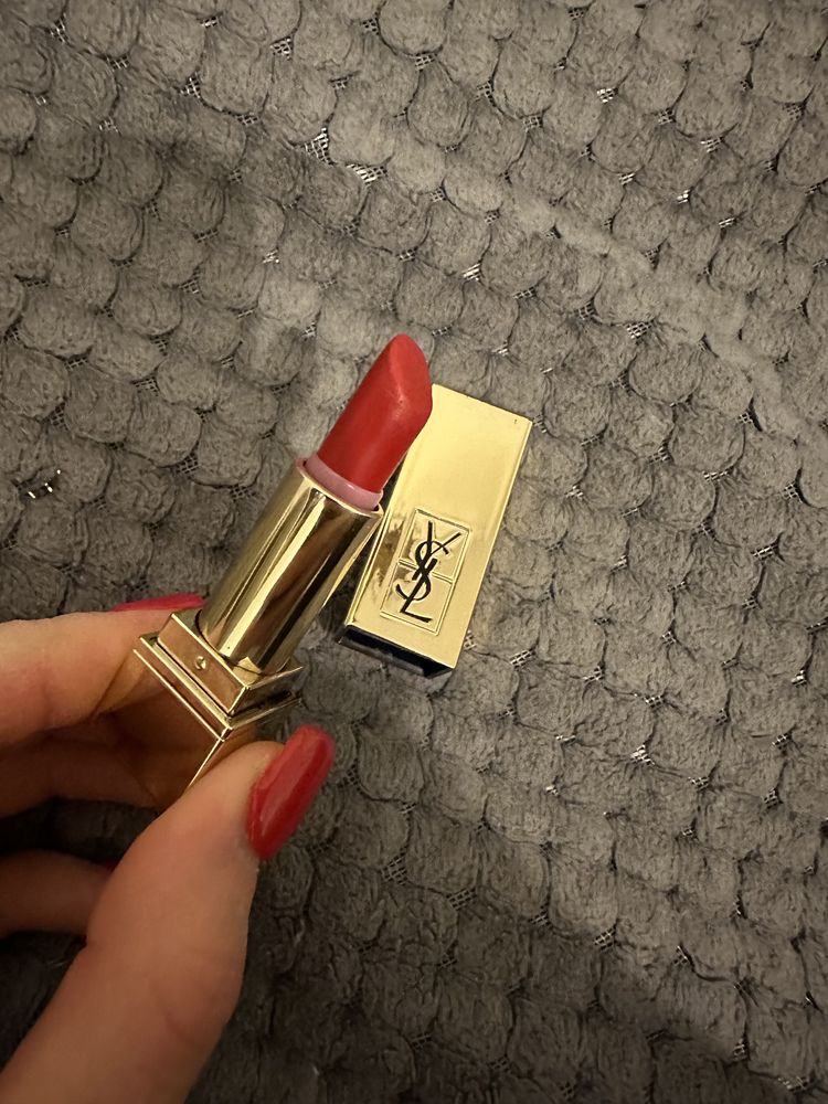 Szminka Yves Saint Lauren czerwona red lipstick