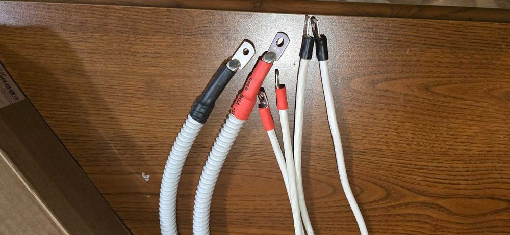 Силовий кабель 16-35мм2 для підкючення АКБ з опрес. кінцями в гофрі