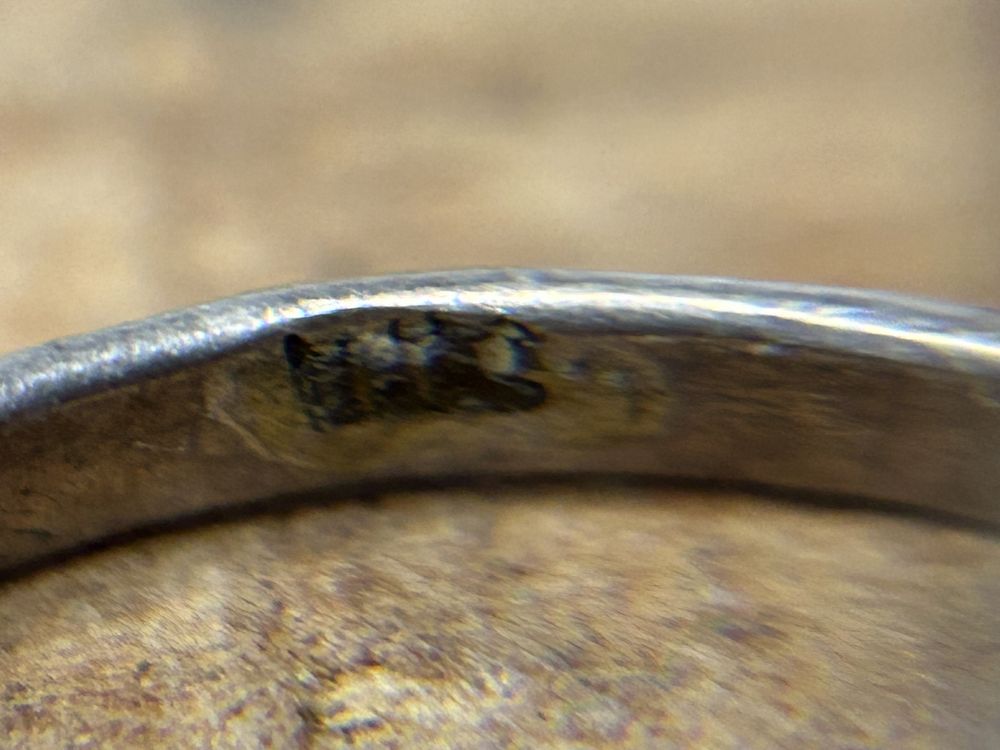 Mały stary srebrny pierścionek 0.7g