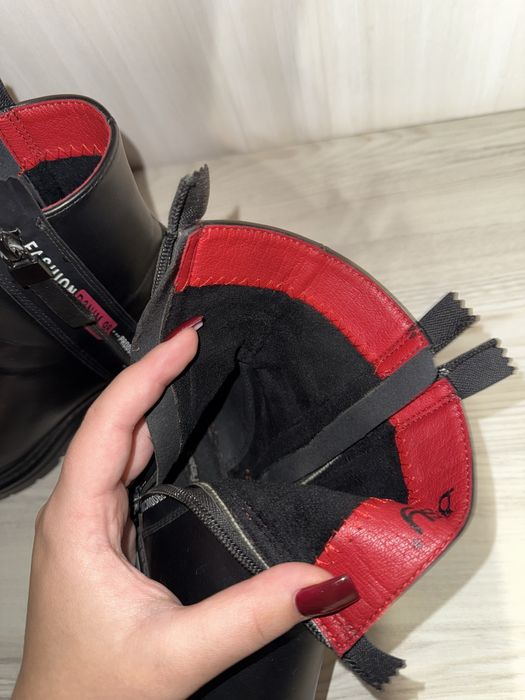 Жіночі ботинки