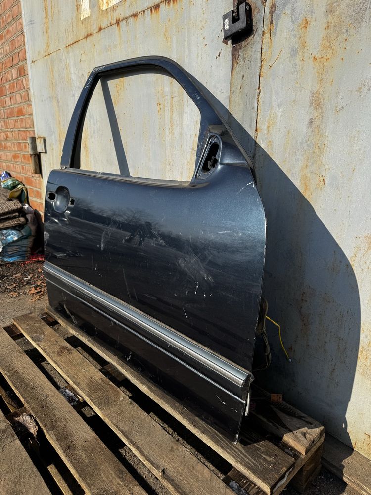 Дверь передняя правая Mercedes W210