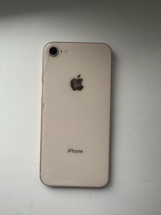 Айфон 8 (256гб) замінена батарея