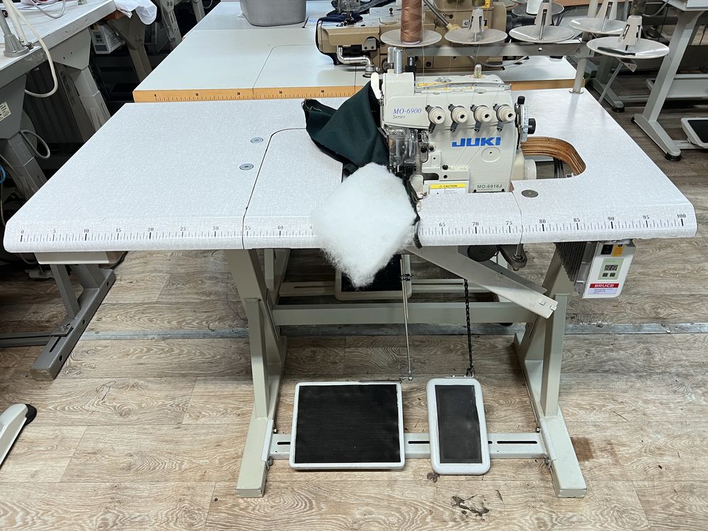 Overlock 5 nitkowy JUKI MO-6916J Górny Transport Ciężkie szycie SERVO