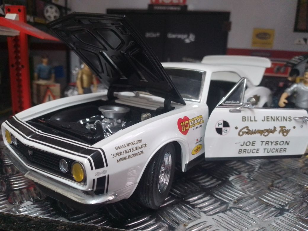 Miniatura 1/18 Chevrolet Camaro SS