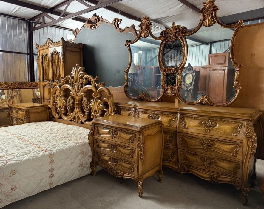 Ekskluzywna włoska rzeźbiona sypialnia w całości drewniana