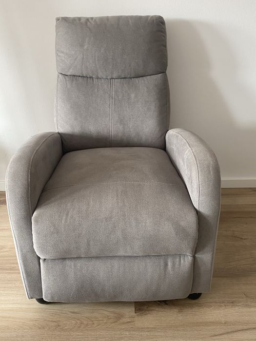 Poltrona cinza reclinável em perfeito estado