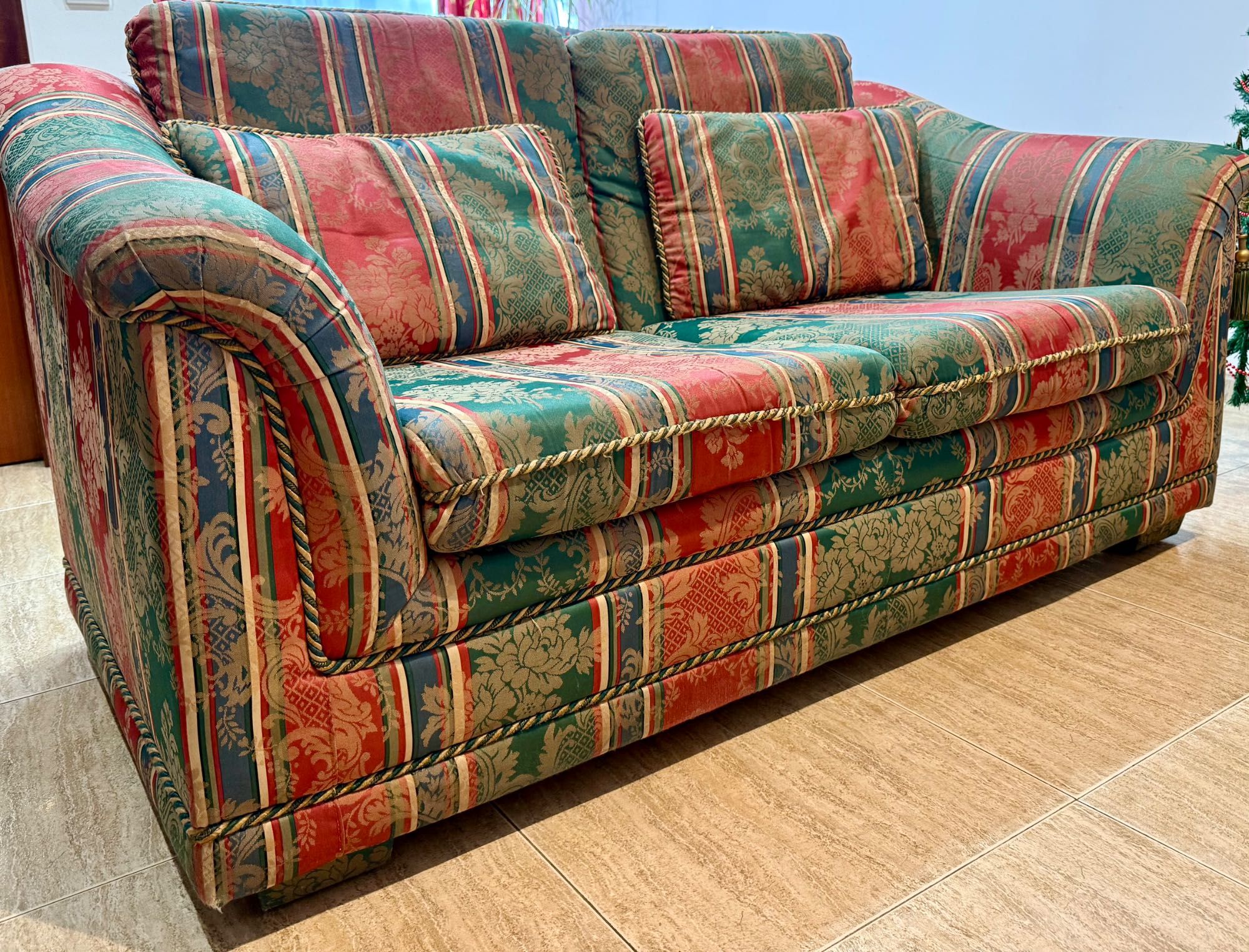 Sofá-cama de 2 lugares + 2 sofás individuais