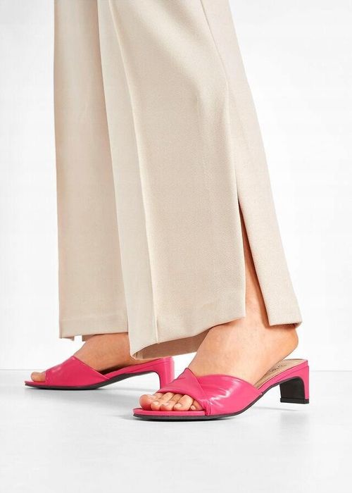 B.P.C klapki na obcasie różowe ^37