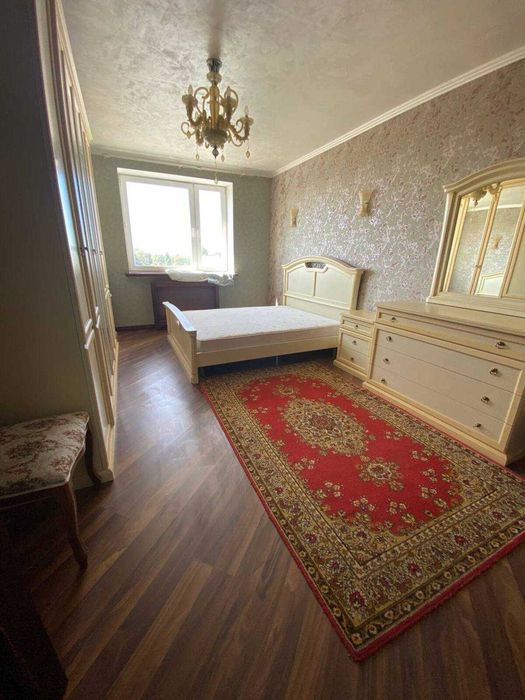 Продам двоповерхову квартиру з видом на р. Дніпро в центрі