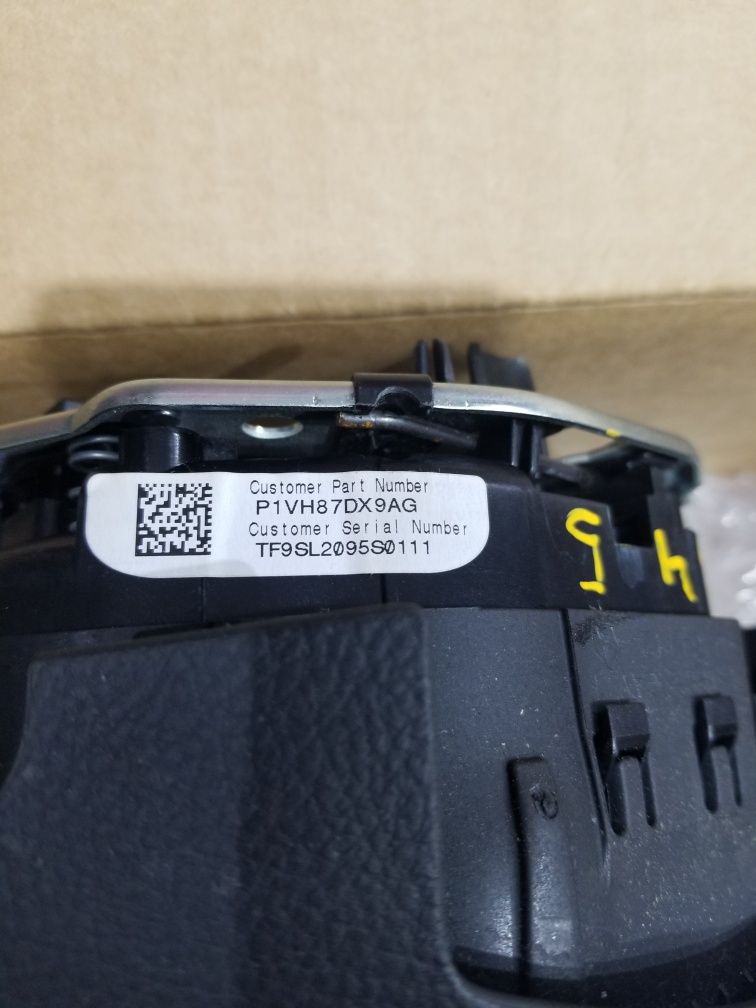 Подушка безпеки Chrysler 200 airbags в руль