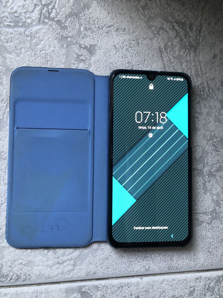 Samsung Galaxy A40 64GB com capa wallet