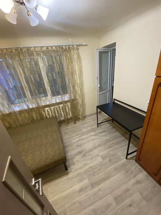 Центр! Трикімнатна покращеного планування з ремонтом. Сертифікат.