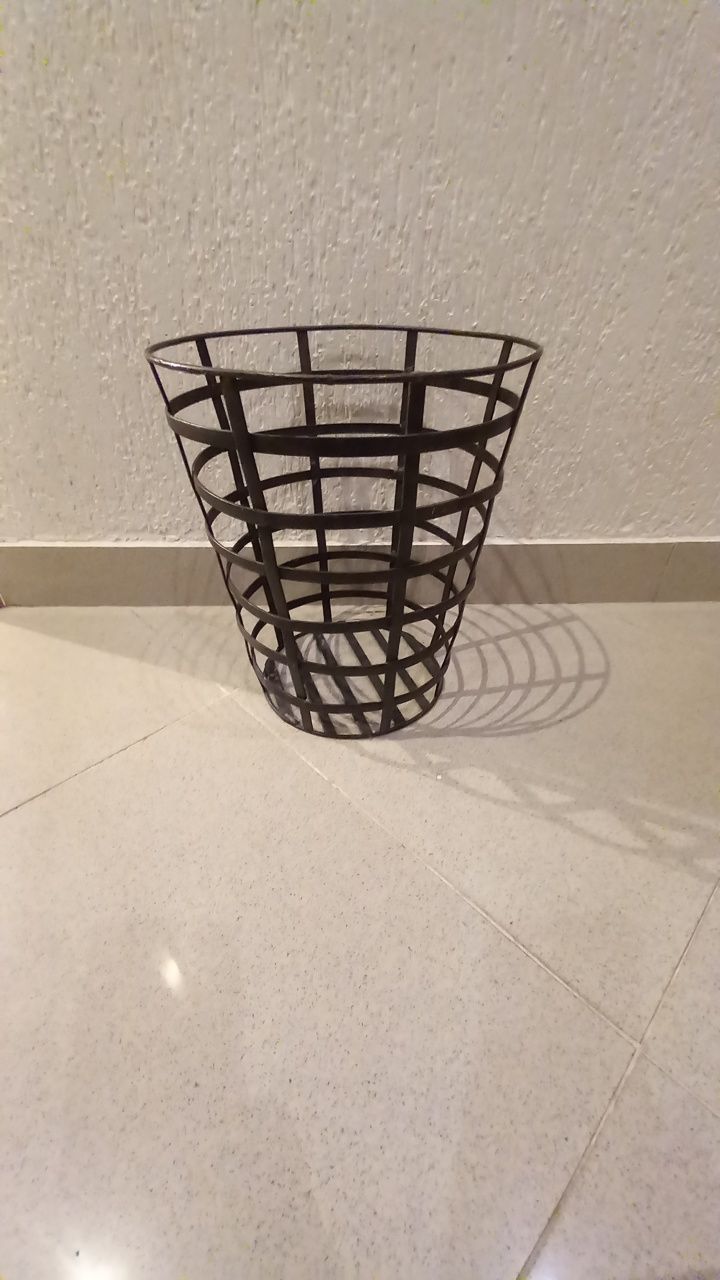 Cesto metálico antigo