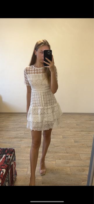 Красивое белое платье