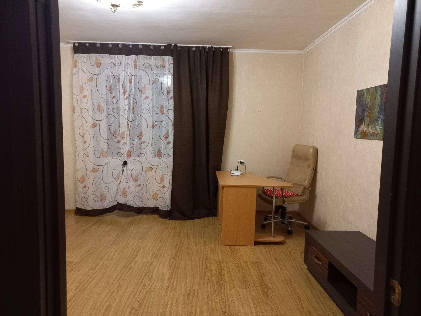 Продам письменный стол ,в хорошем состоянии