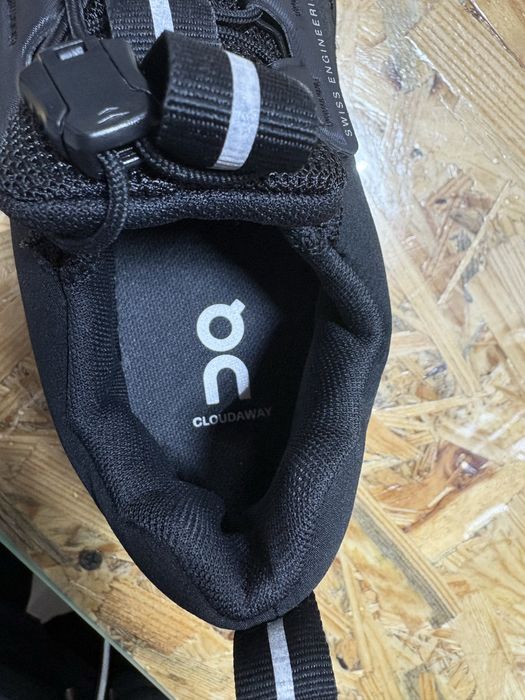 Жіноча трекінгові кросівки/для міста ON Running CloudAway розмір 40.5