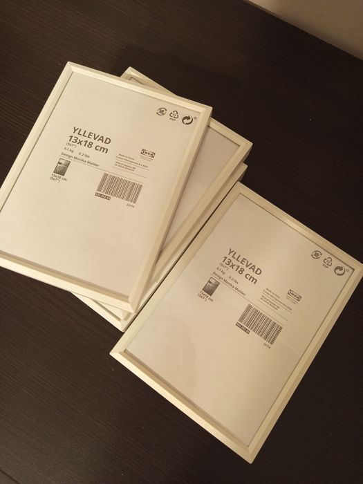 Białe ramki do zdjęć