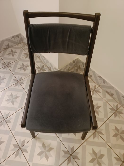 Sprzedam krzesła z czasów PRL