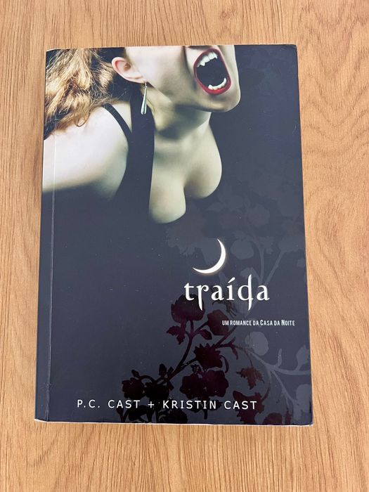 Livro “Traída” – Kristin Cast & P. C. Cast – Série “A Casa da Noite”