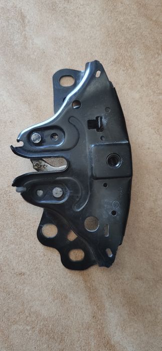 Nissan e-nv200, LEAF, zamek maski