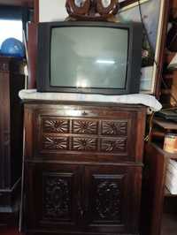 Móvel antigo TV trabalhado
