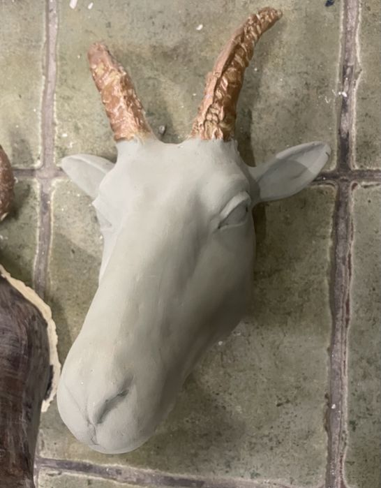 Барельєфи декор настінний глина тварини