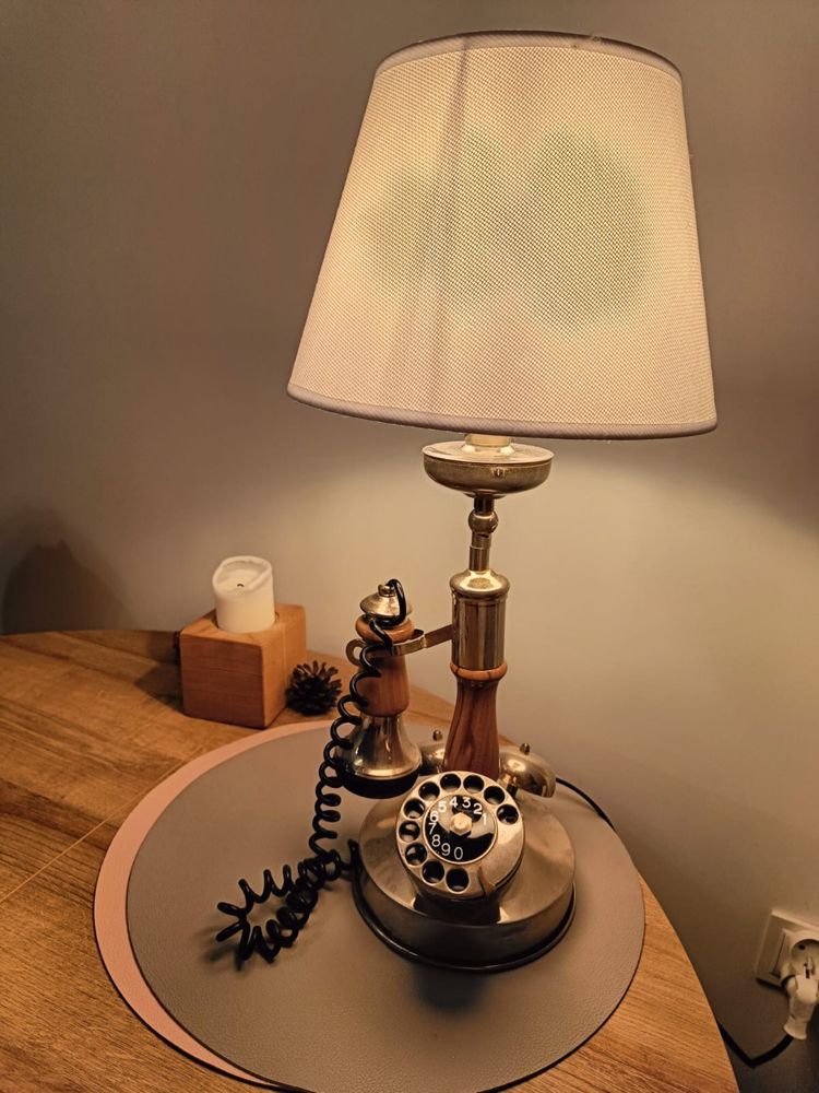 Lampa stojąca antyk telefon zabytek