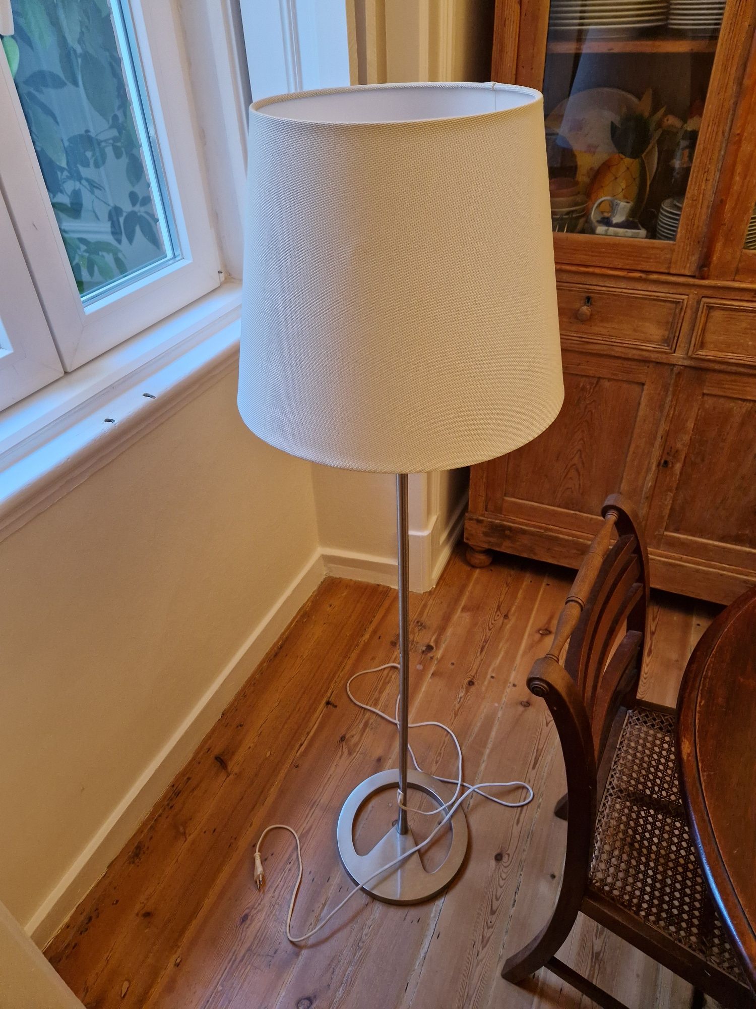 Candeeiro de pé Nyfors (ikea)