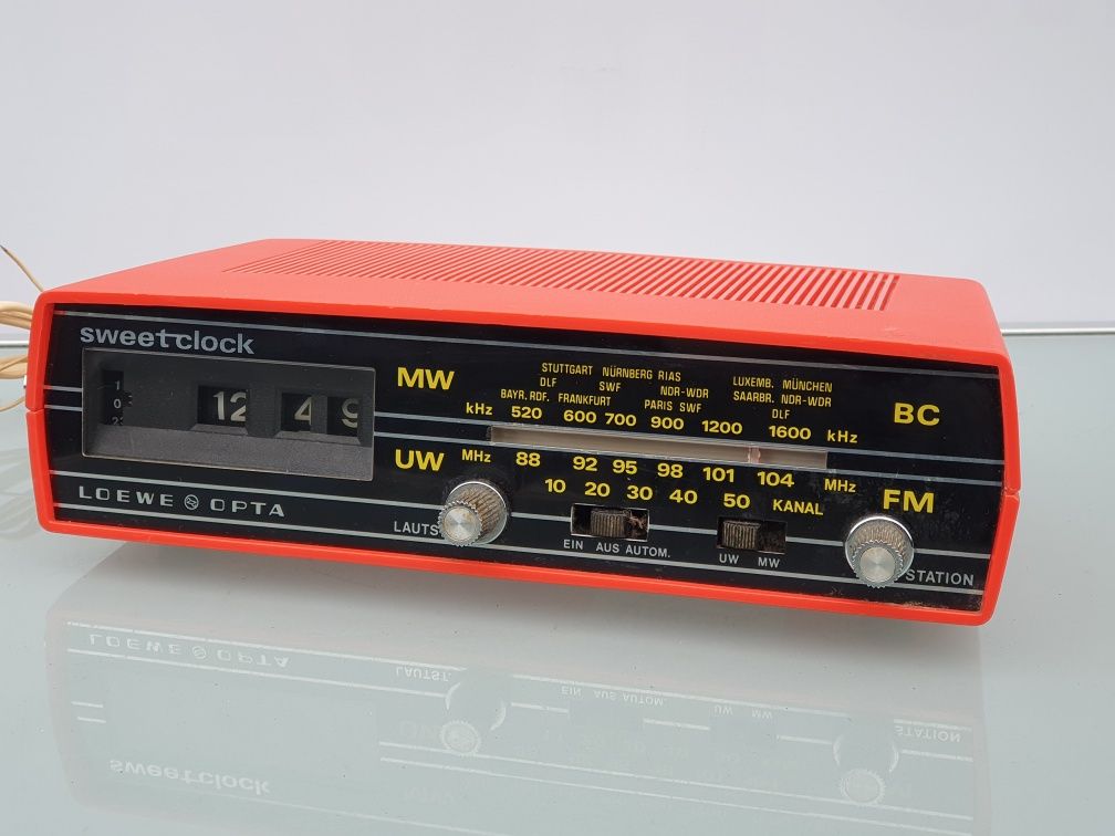 Stare radio z zegarem obrotowym Loewe sweet clock 1970