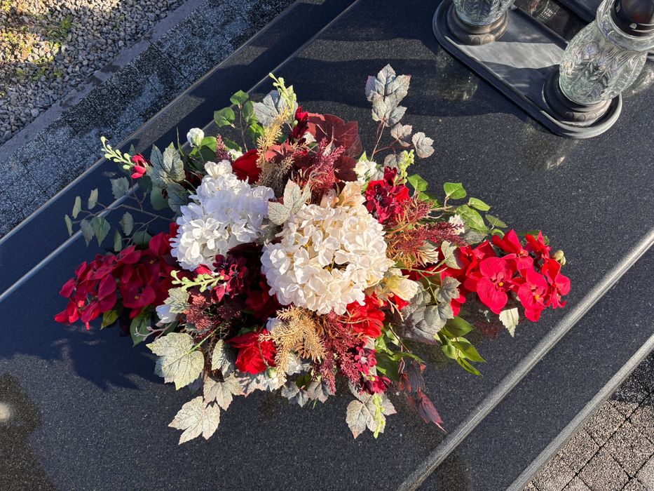 Wiązanka stroik wianek kompozycja na cmentarz na groby