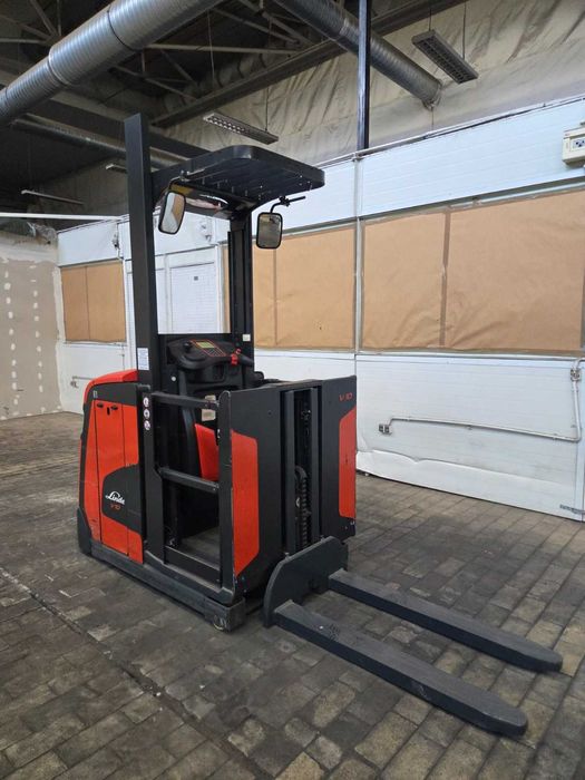 Wózek widłowy z podnoszoną kabiną Linde V10 wózek kompletacyjny