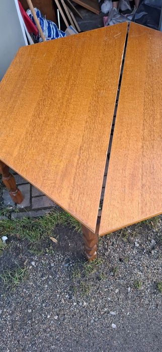 Stół owalny bez krzeseł