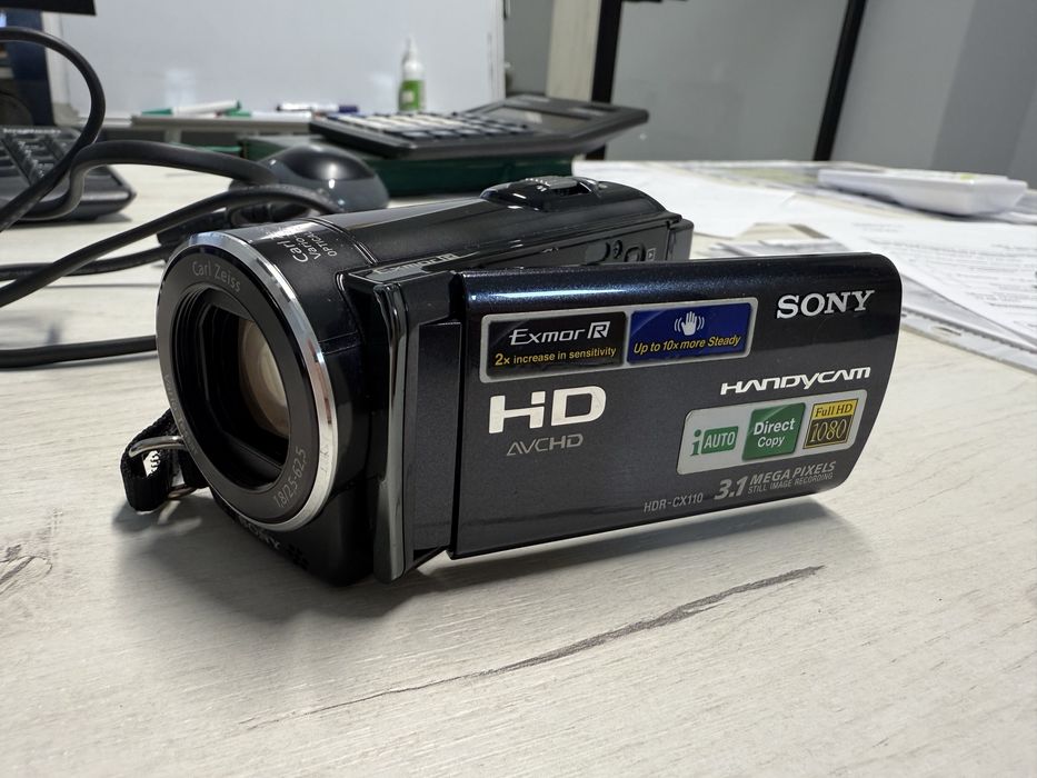 Цифрова відеокамера Sony HDR-CX110E