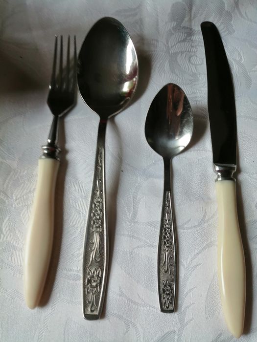 Zestaw sztućców z PRL-u