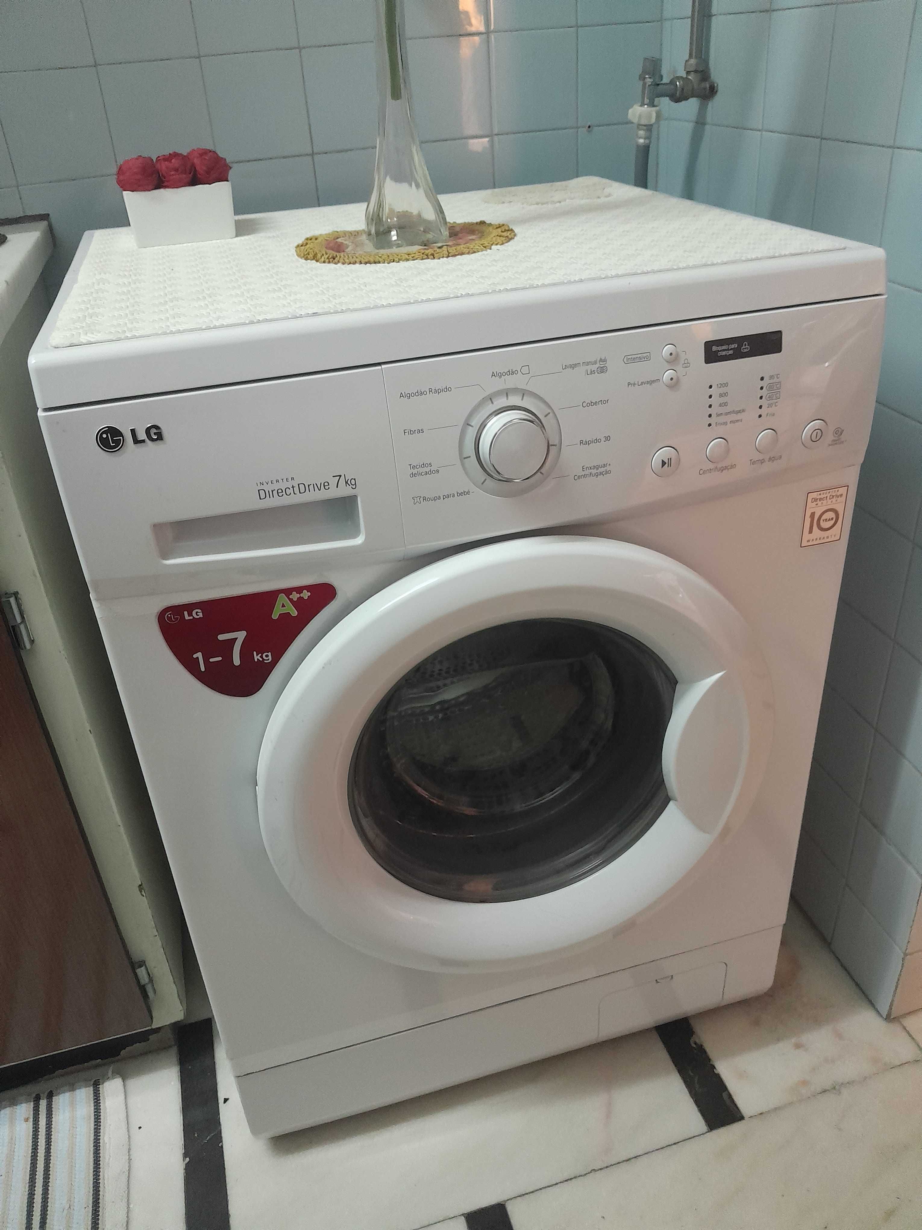 Maq de lavar em bom estado LG