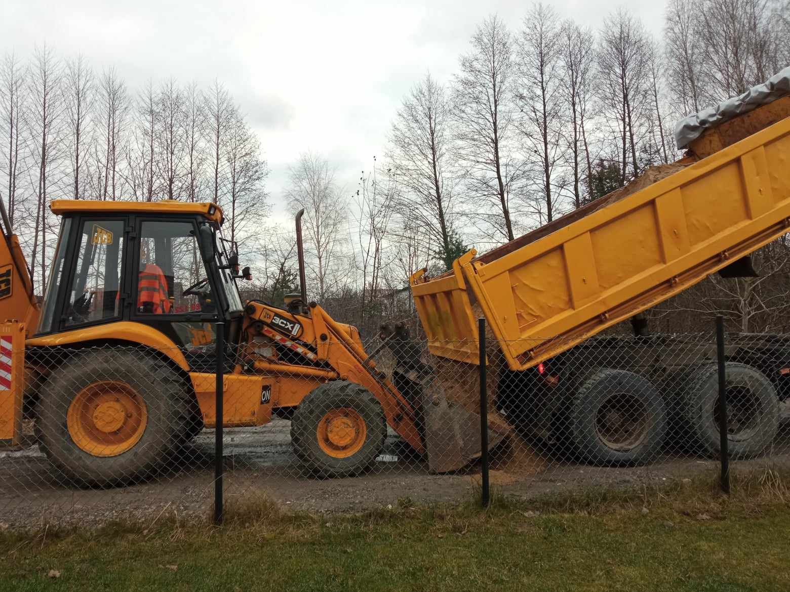 Usługi mini koparką i koparko ładowarką