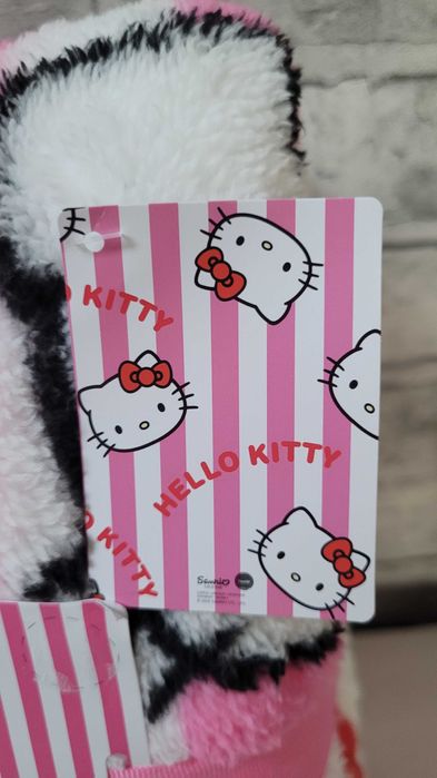 Miękki i miły koc Hello Kitty PRIMARK