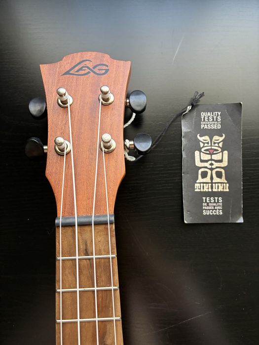 Ukulele instrumento novo