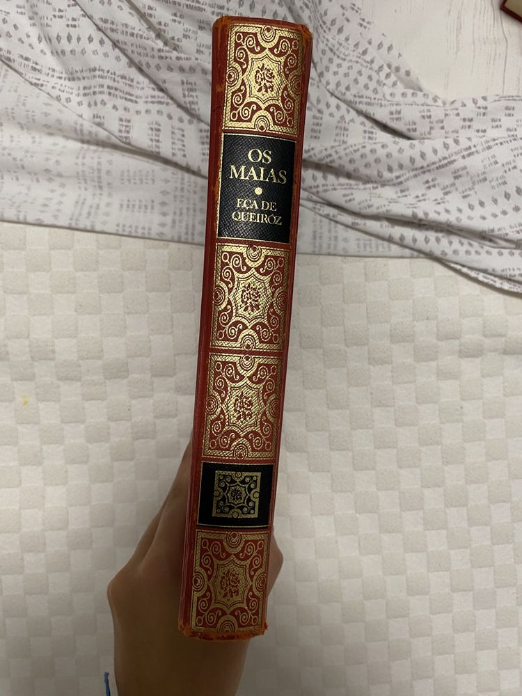 Livro os maias (edicao antiga)