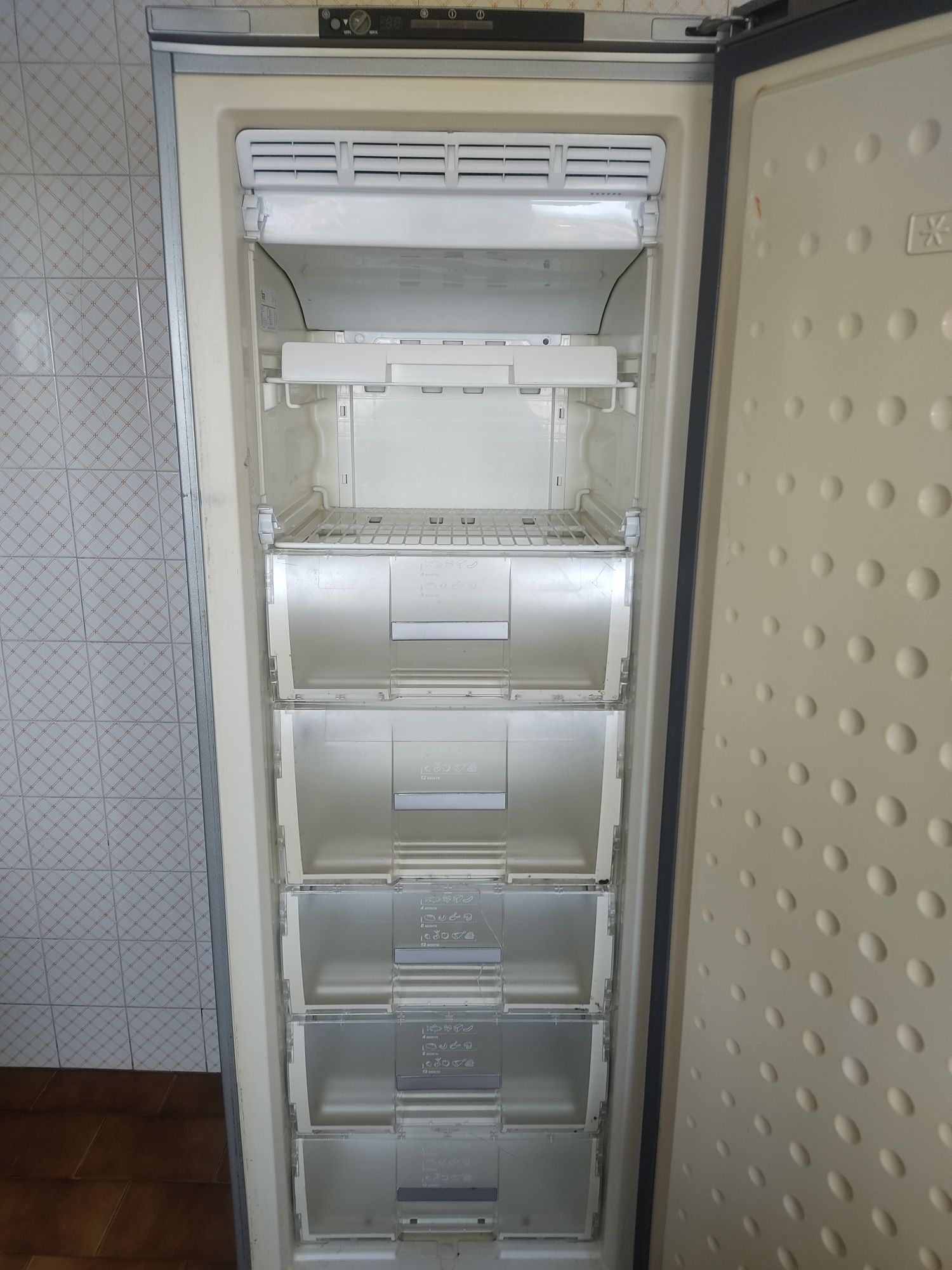 Arca congeladora Vertical TEKA