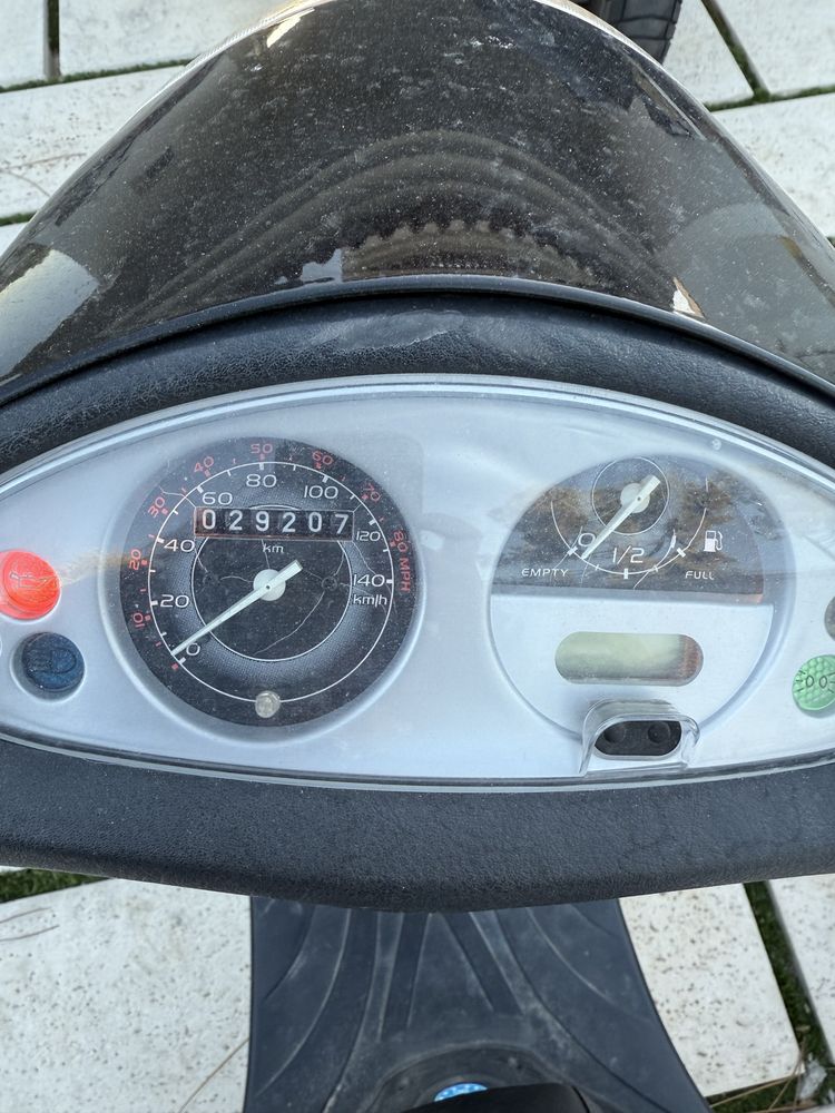 Piaggio Fly 125 com top case