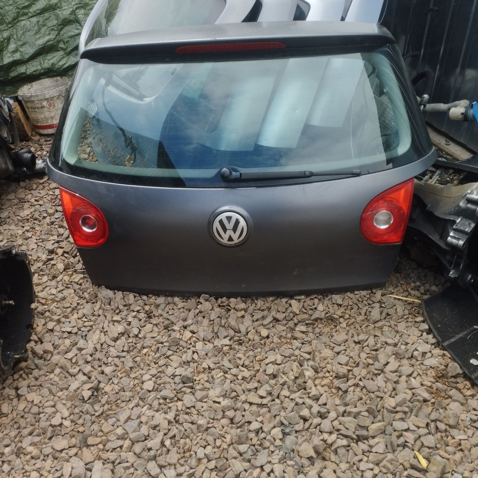 Volkswagen Golf V 5 drzwi klapa tył goła z szybą