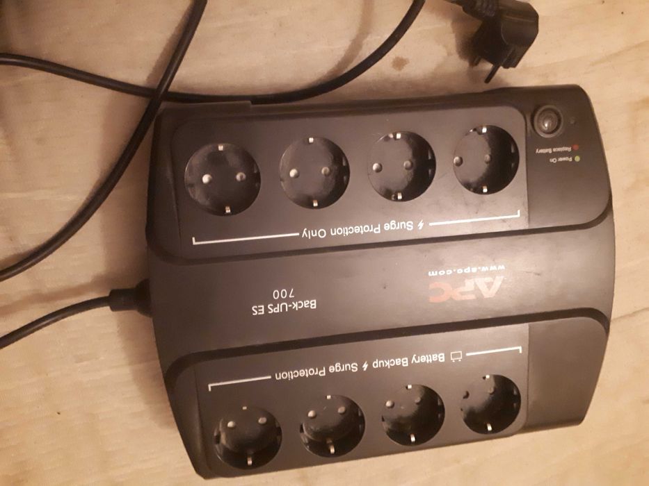 Джерело безперебійного живлення APC Back-UPS ES 700VA ДБЖ UPS без акб