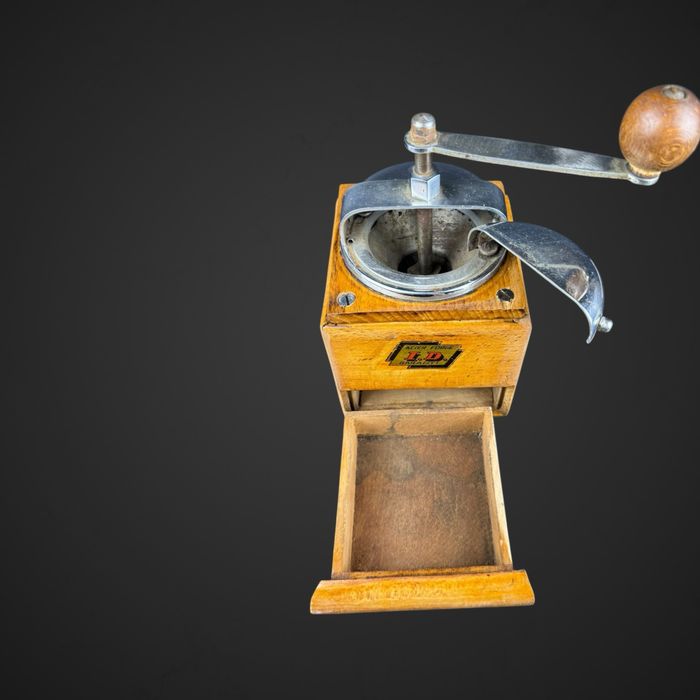 Ręczny drewniany młynek do kawy styl vintage B51/073101