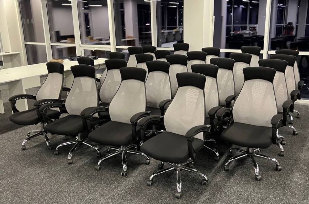 Розпродаємо склад меблів вживаних,столи, крісла,тумби, шафи,сейфи