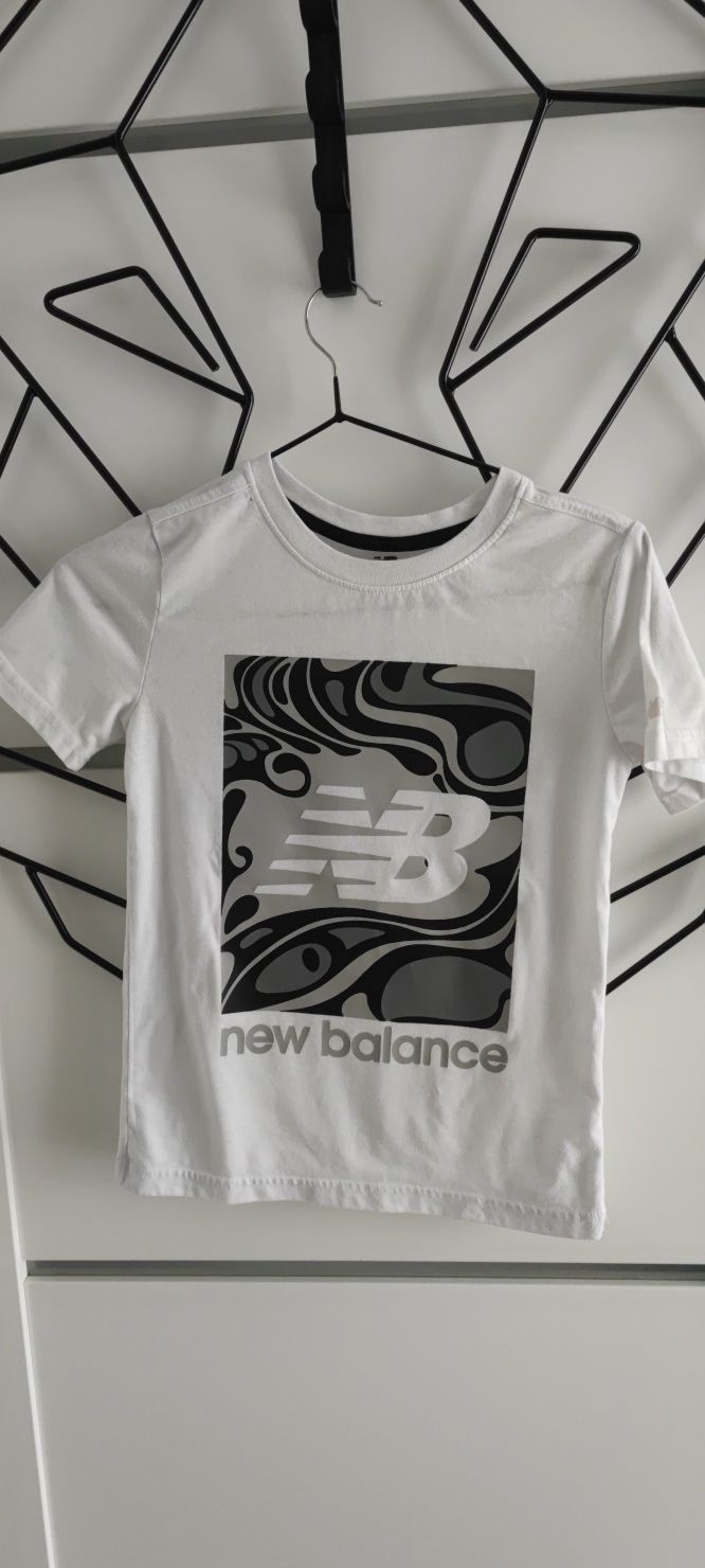 T-shirt, koszulka New Balance biała rozmiar 128