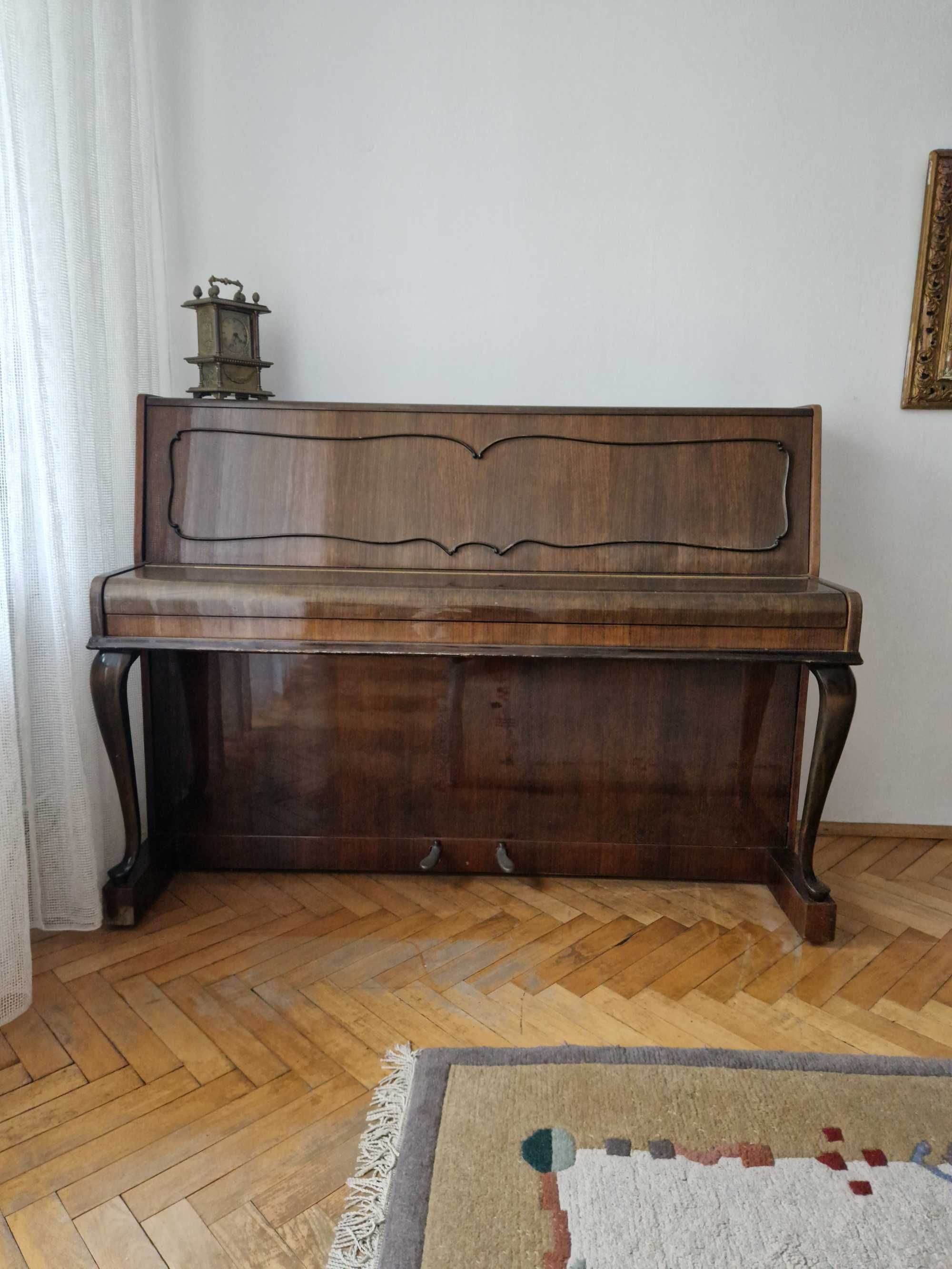 Pianino Calisia, bardzo ładne, wysoki połysk