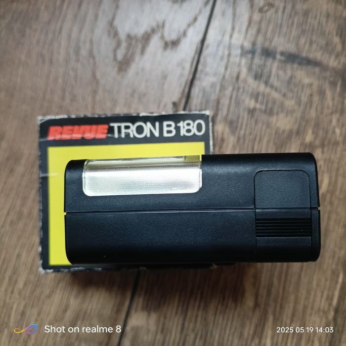 Lampa błyskowa Revue Tron B180 – stan idealny, z oryginalnym pudełkiem